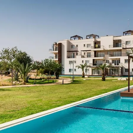 Paradise Front Apartment Vokolidha