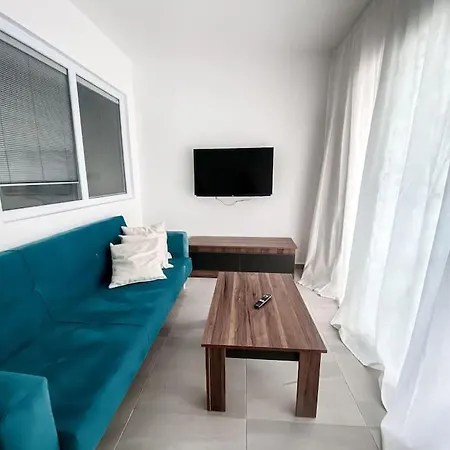 Apartment Paradise Front